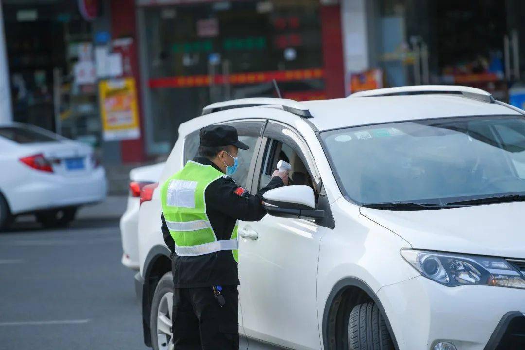 金州勇士训练开放日,清晨回应争议引欢呼,社区盾在即,球队文化再被提及的简单介绍 金州勇士训练开放日,清晨回应争议引欢呼,社区盾在即,球队文化再被提及的简单介绍