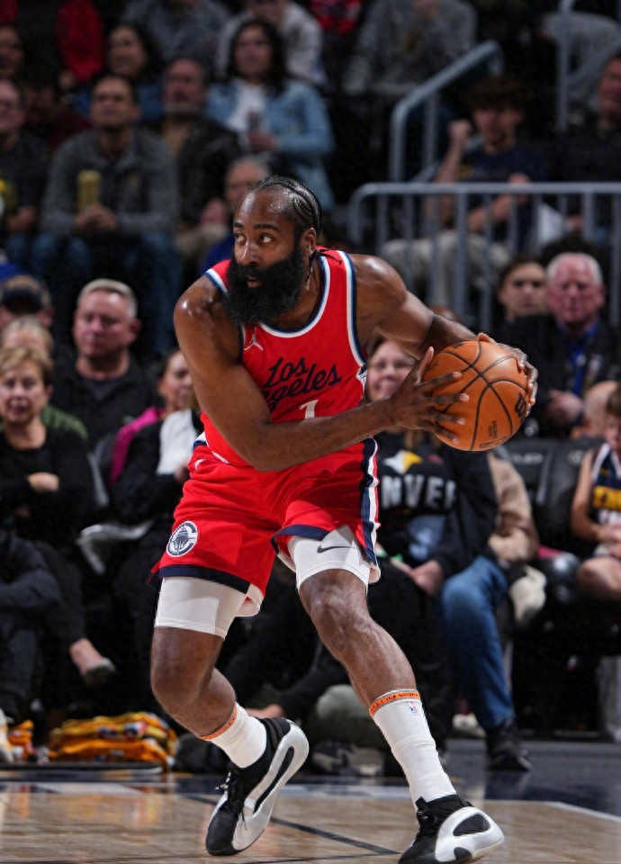 NBA常规赛加时末段走向成谜，国际米兰绝杀压哨，更衣室稳定，阵容厚度经受考验的简单介绍