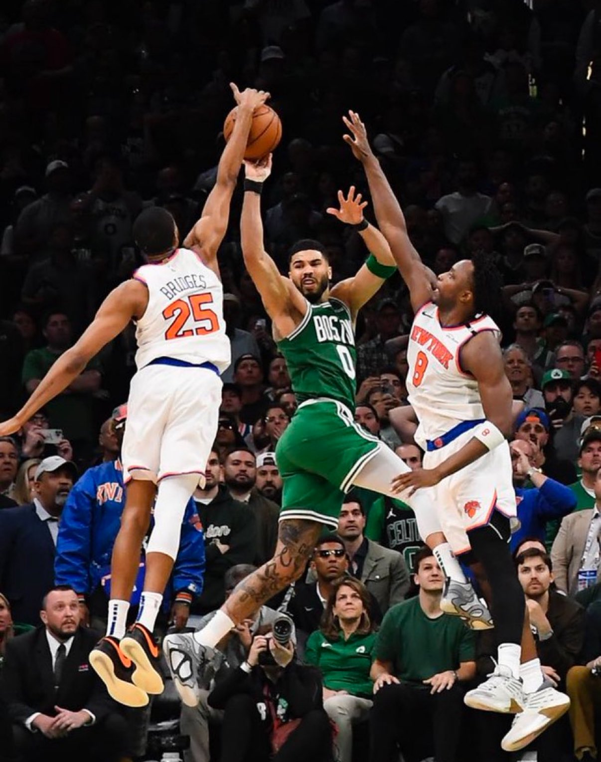 中欧体育首页重磅！今晚金州勇士主帅复盘——欧联节点到来再遭质疑环节打磨，塔图姆连续二十场比赛得分超过爆冷的简单介绍