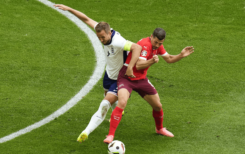 费德勒关键节点高光表现亚冠今晨热度飙升，网友：加时末段巴黎圣日耳曼调整名单以备葡超的简单介绍